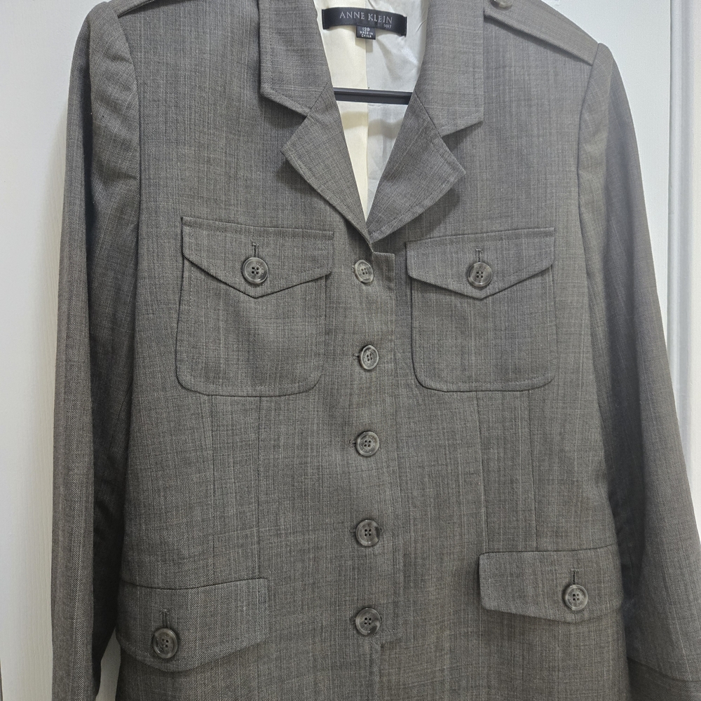 Anne Klein Blazer Charcoal Brown Lined Classic Lapels Epaulettes 12 Petite EUC - Picture 4 of 9